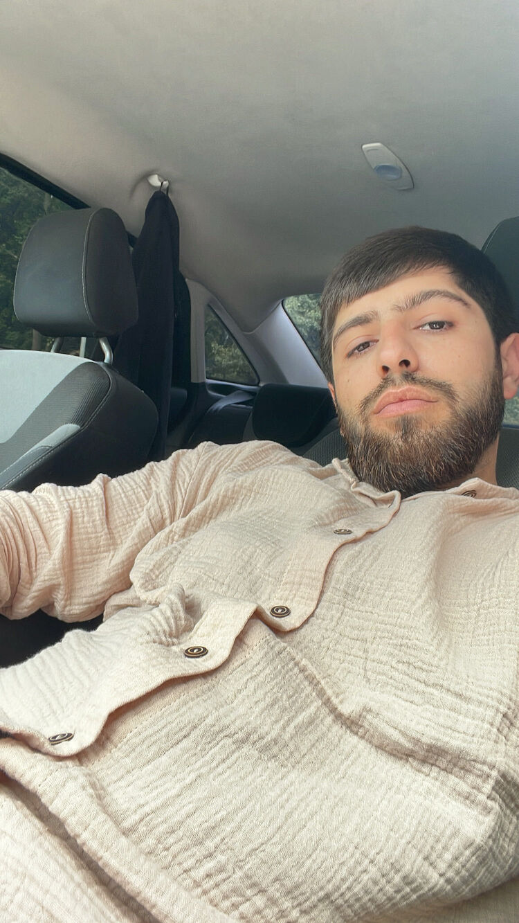  43925385  Seyran, 27 ,    