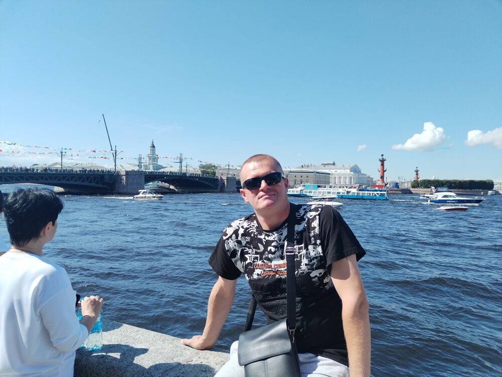  41238415  Denis, 40 ,    -