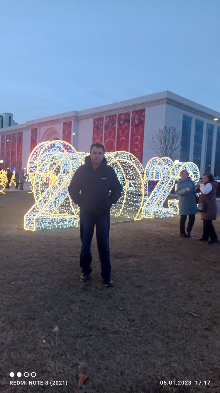  32077415  Oleg, 47 ,    