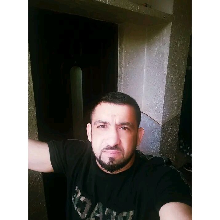  43193495  Artur, 37 ,    