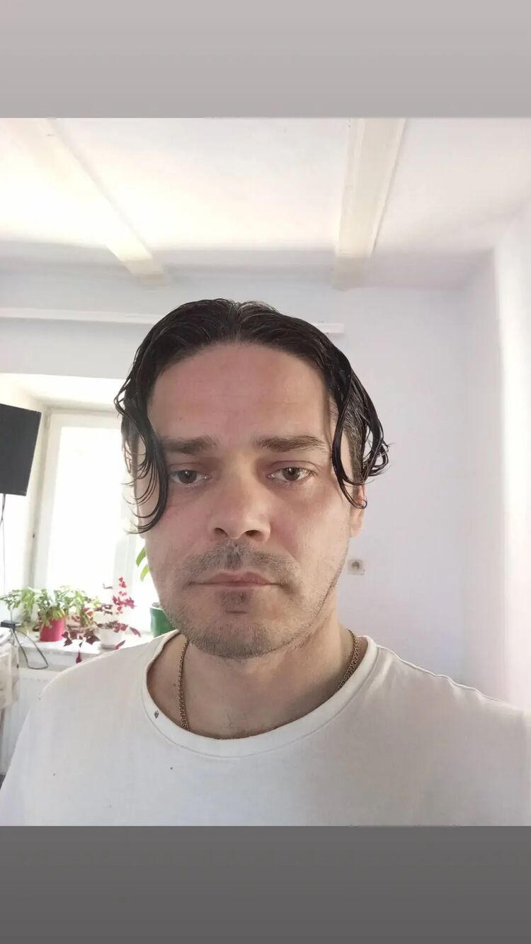  53958195  Valeriu, 39 ,    