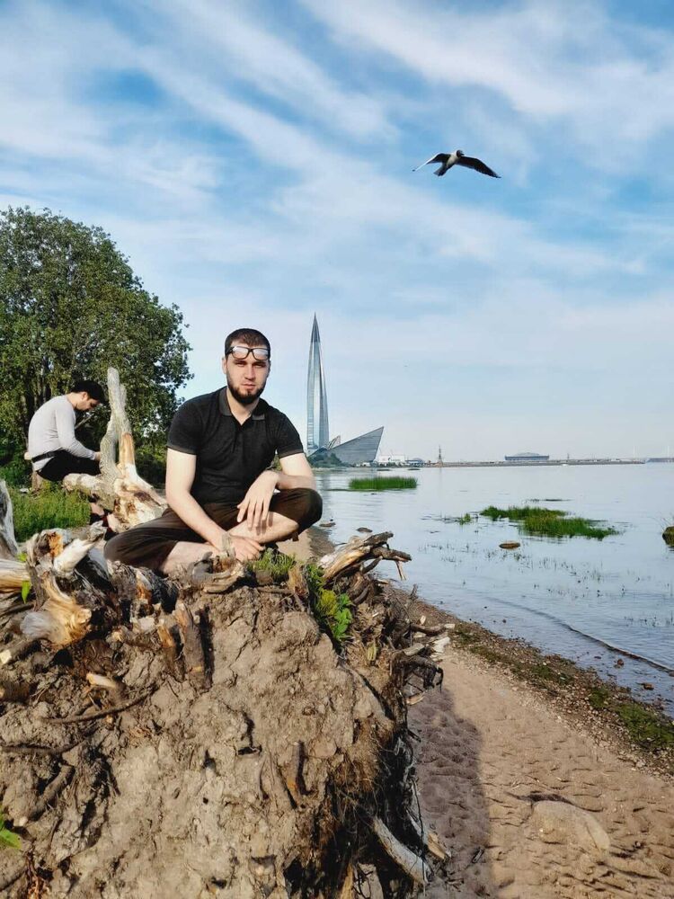  27626765  Komron, 28 ,    -