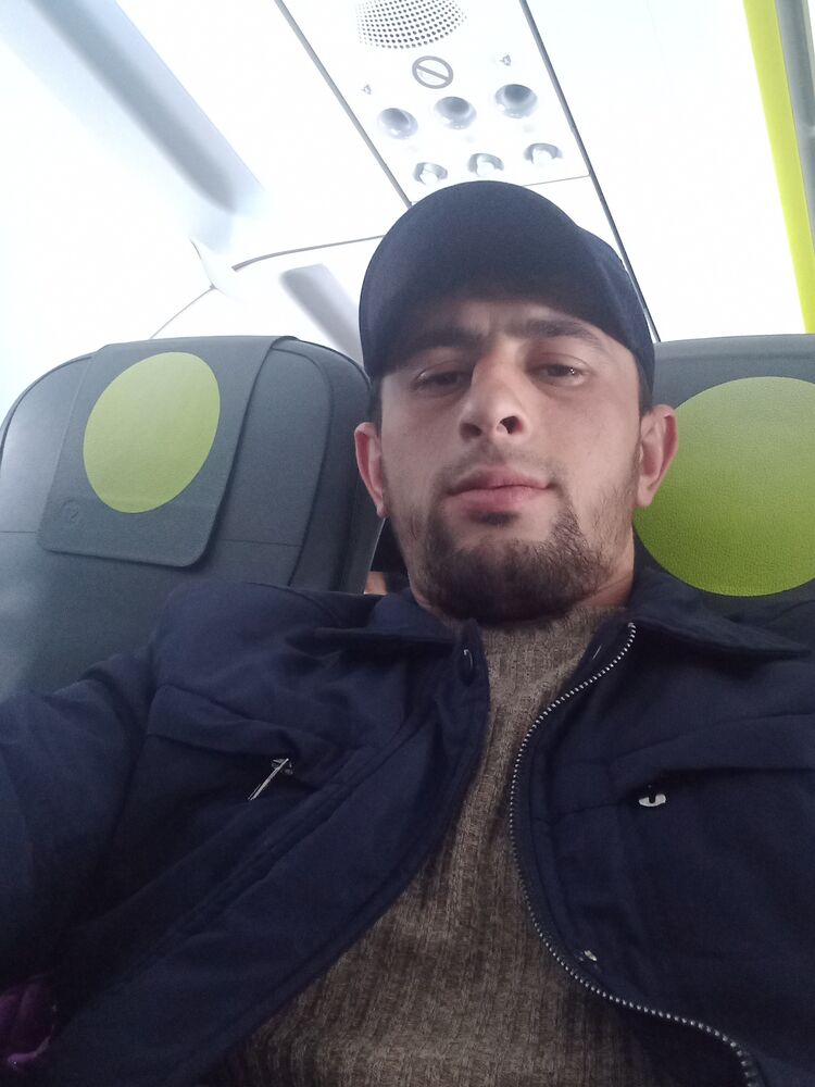  ,   Abdullo, 33 ,   ,   