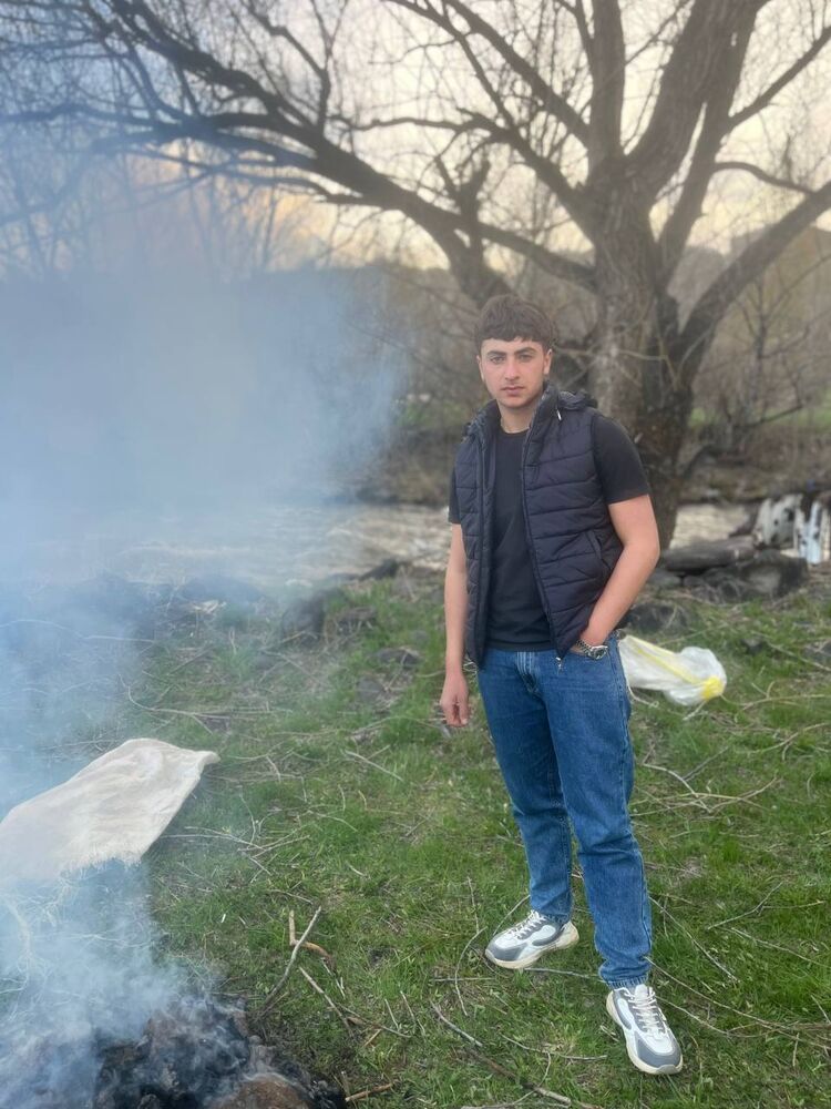  45530495  Arman, 24 ,    