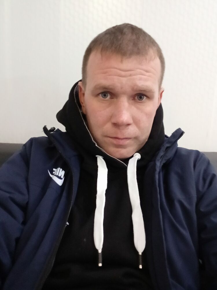  30034485  Viktor, 32 ,    -