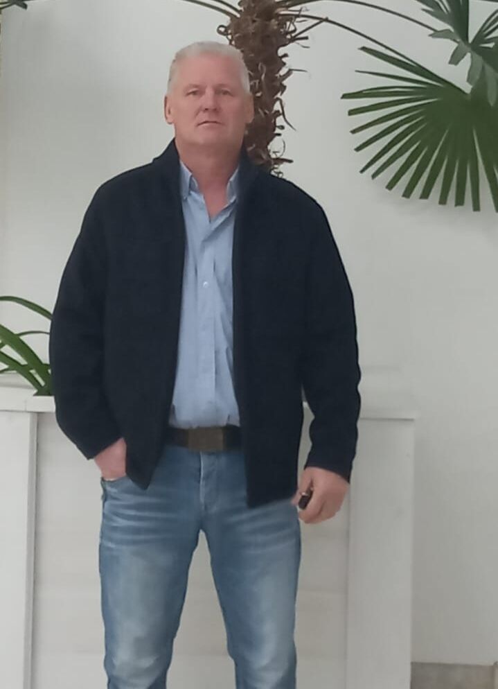  49034685  Andrey, 60 ,    