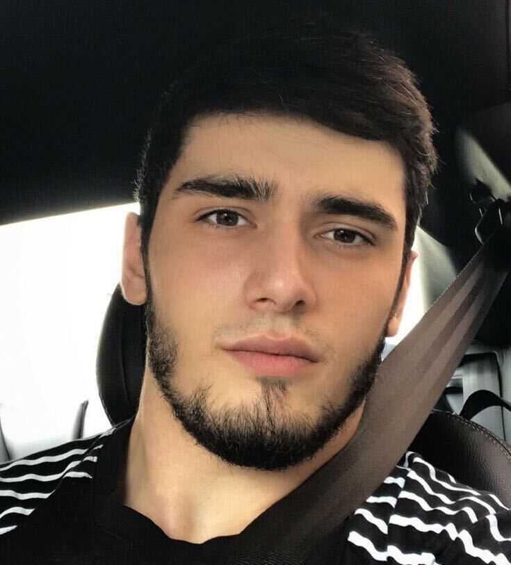  49840015  Maksim, 25 ,    