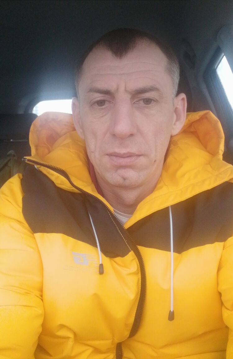  26091975  Vasilii, 42 ,    