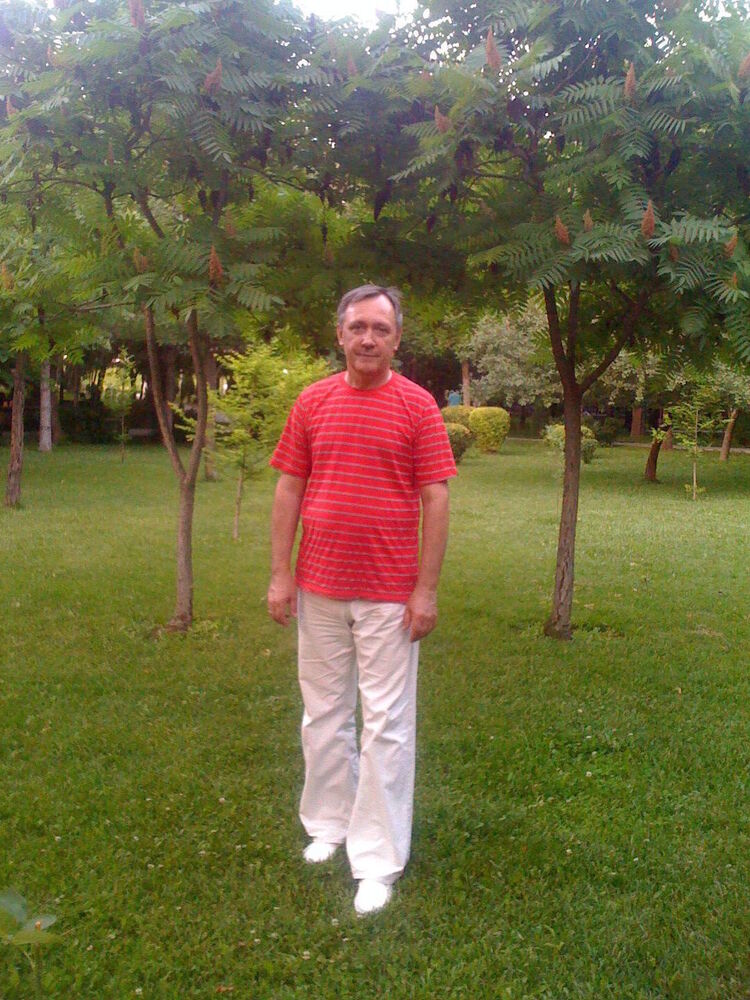  41929425  Yury, 64 ,    