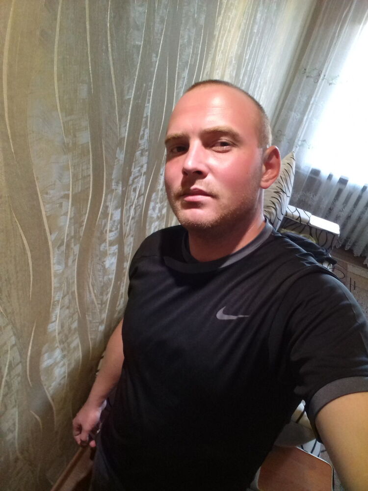  13745525  Aleksander, 35 ,    
