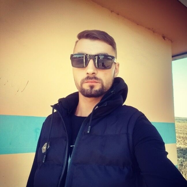  ,   Mihai, 27 ,  