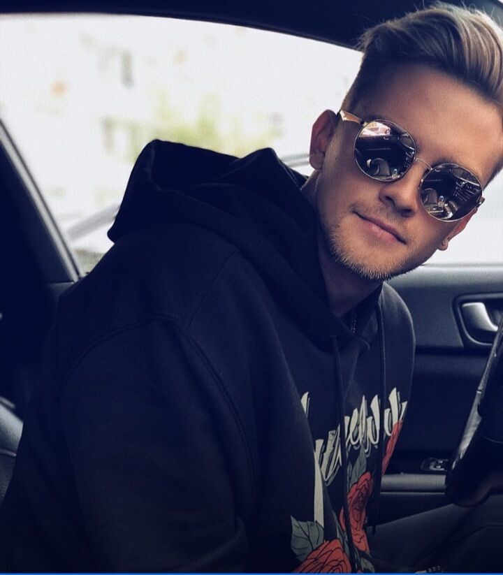  27523795  Mateooo, 30 ,    