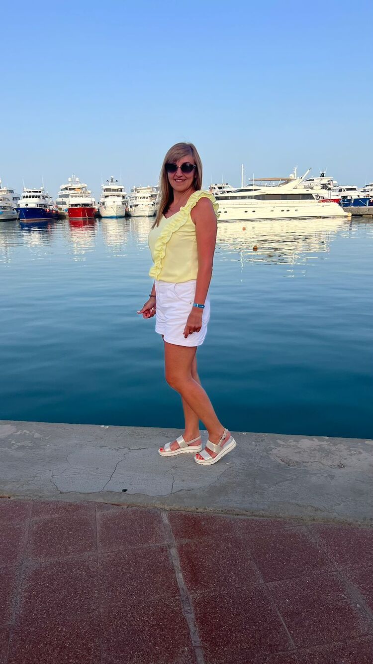  ,   Elena, 50 ,     , c 