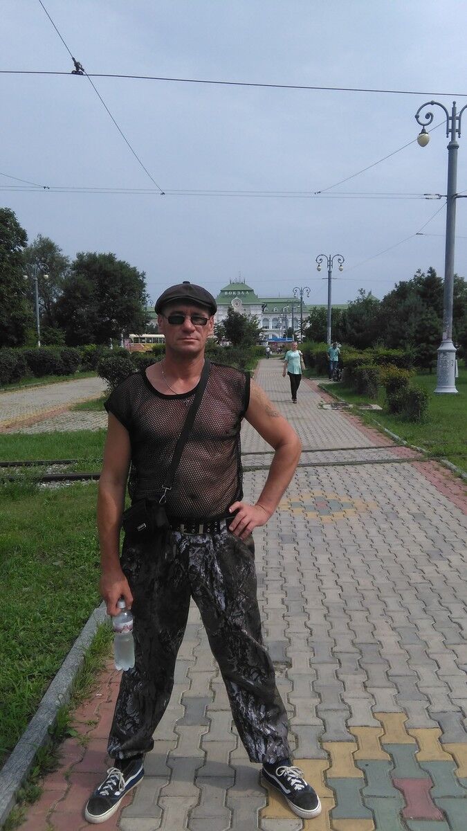  17300375  Denis, 44 ,    
