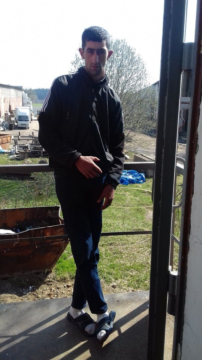  ,   Armen, 35 ,   ,   , c 