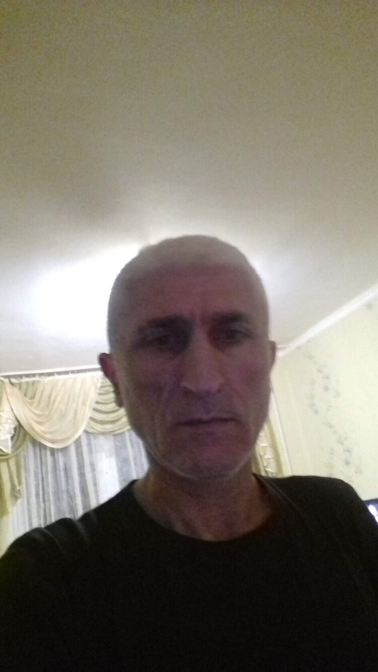  35512735  Artursagin, 52 ,    