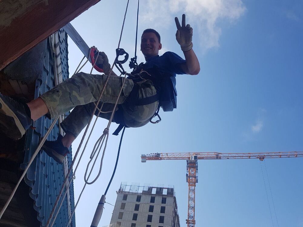  37835115  , 21 ,    
