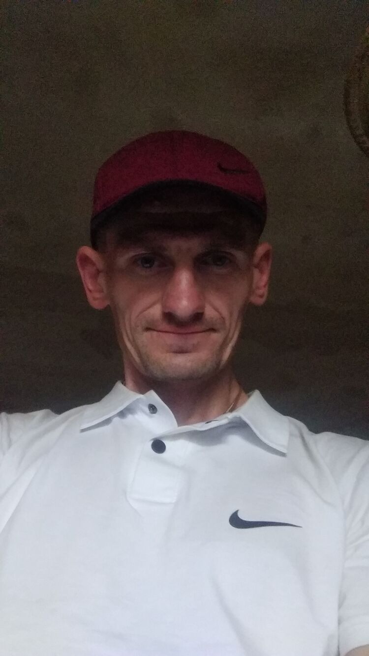  ,   Victor kyni, 40 ,   ,   