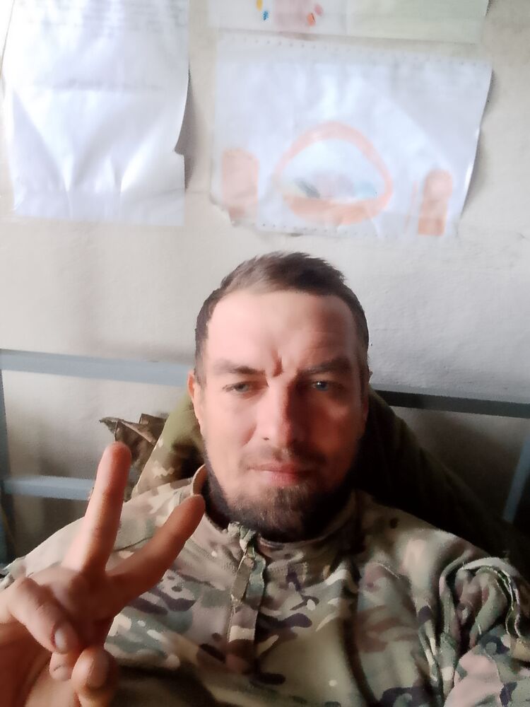  46915305  Temir, 39 ,    