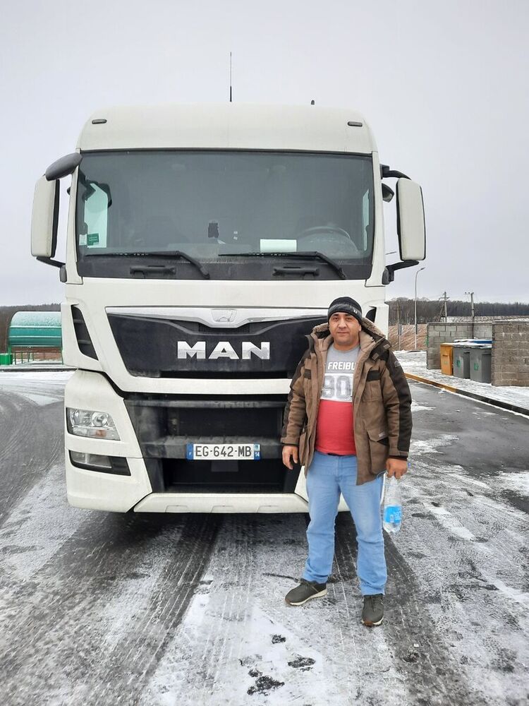  22490605  Azim, 41 ,    