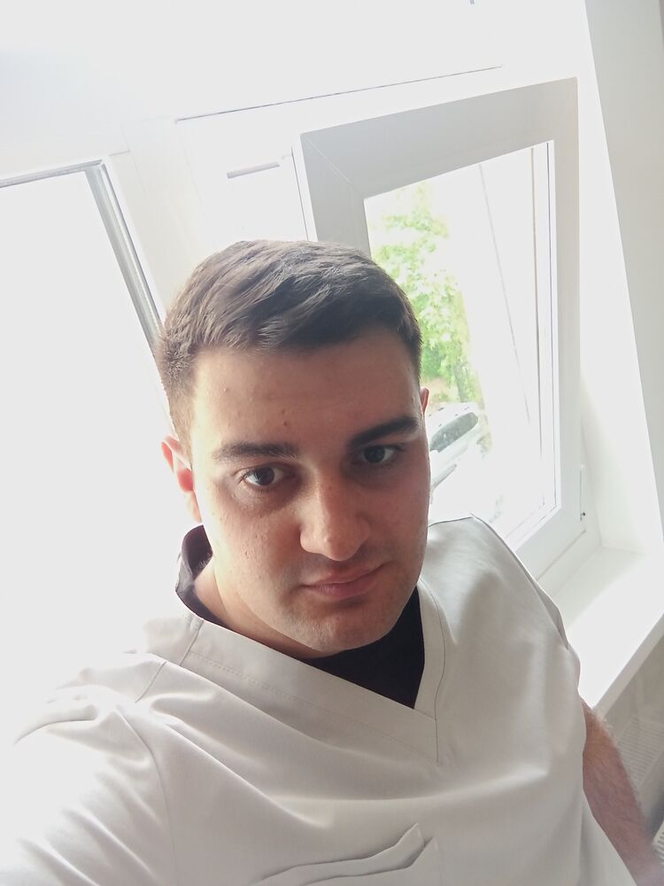  53980425  Levon, 23 ,    