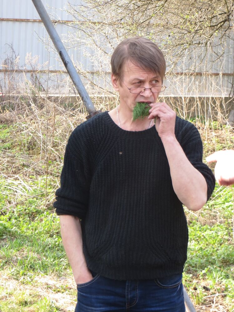  52373325  Vladimir, 60 ,    