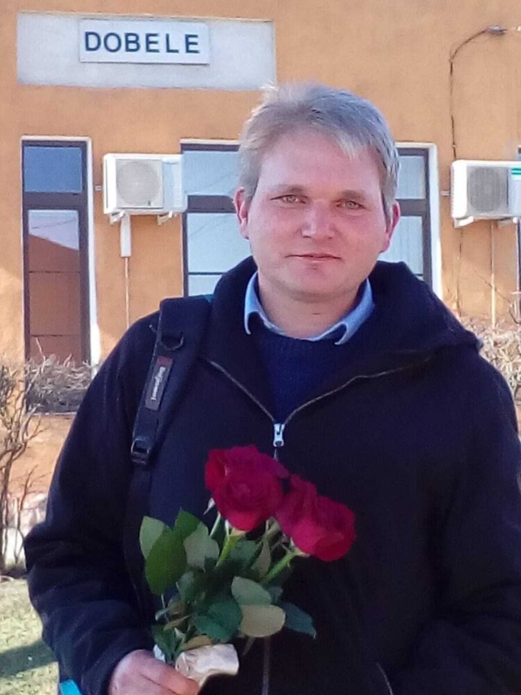  ,   Algis, 48 ,   ,   , c 