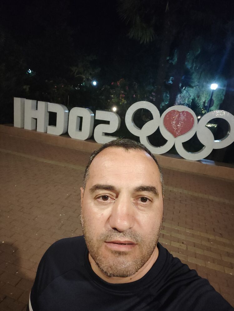  ,   Artur, 46 ,   ,   