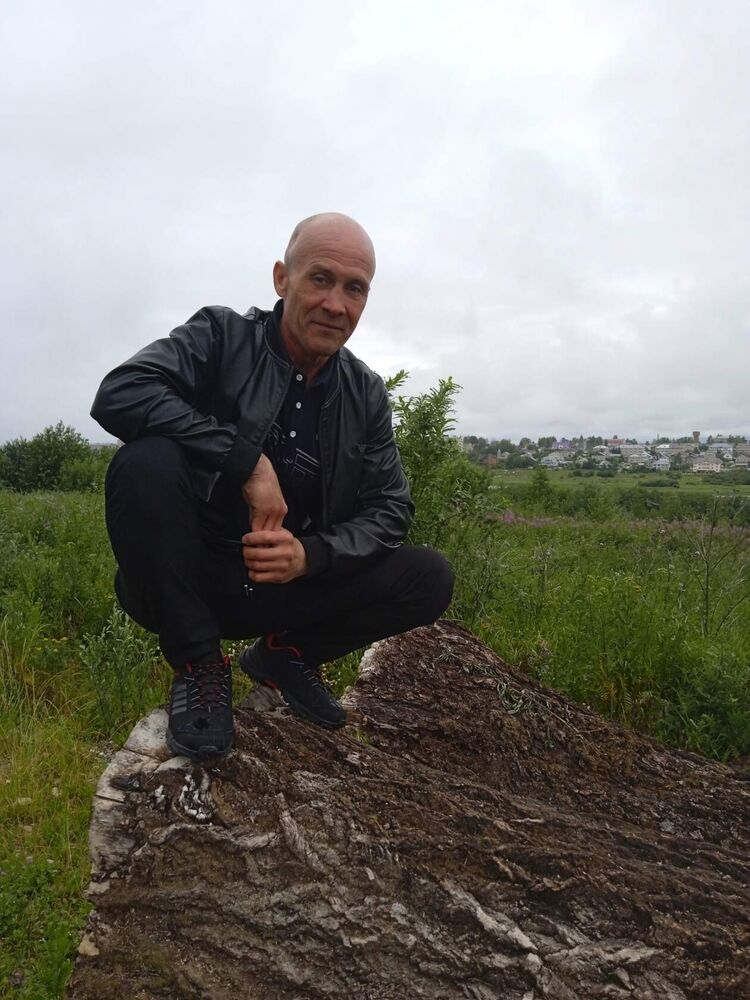 37037825  Aleksej, 50 ,    