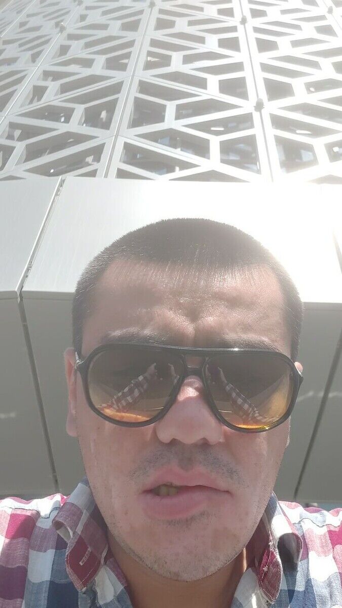  ,   Bob, 33 ,   ,   , c 
