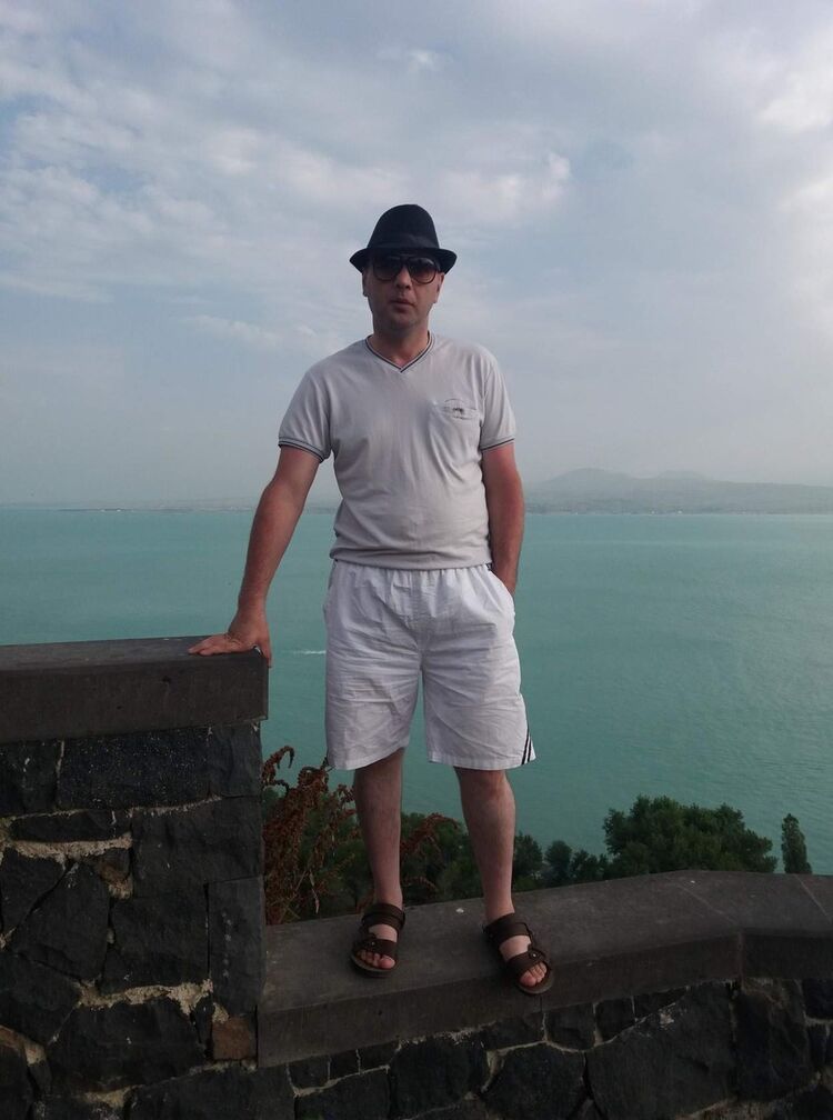 ���� 18587905 ������� Hovik, 32 ����, ���� ���������� � �������