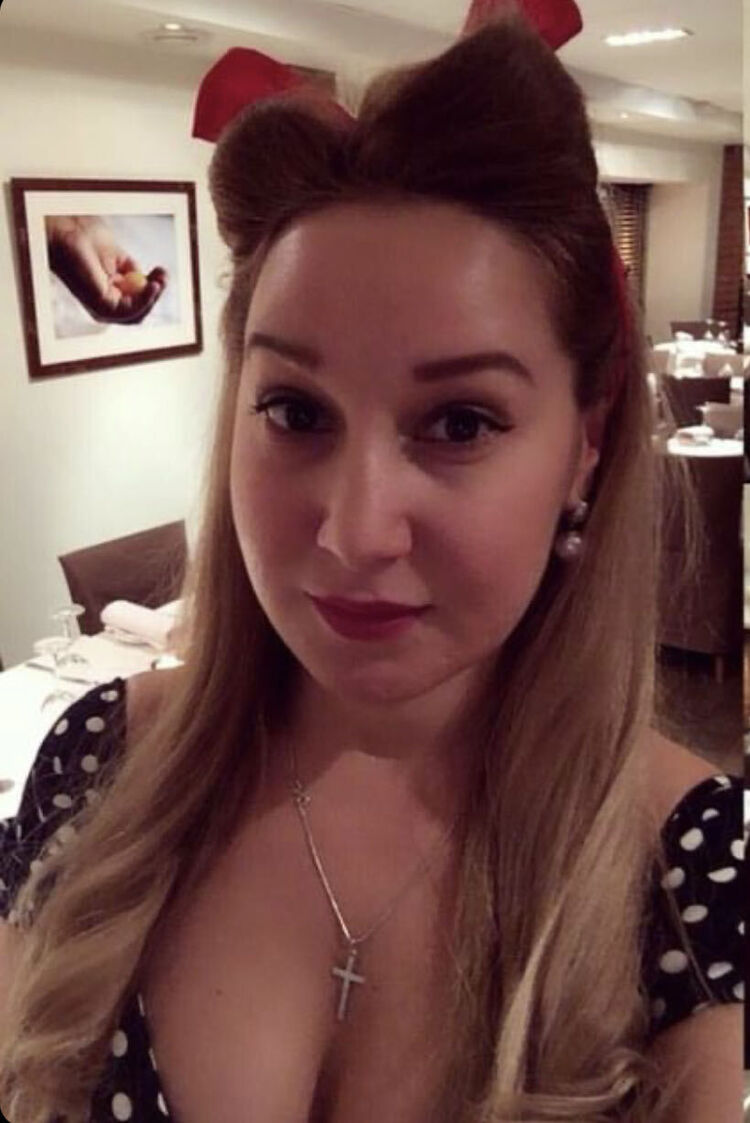  ,   Flo, 45 ,     , c 
