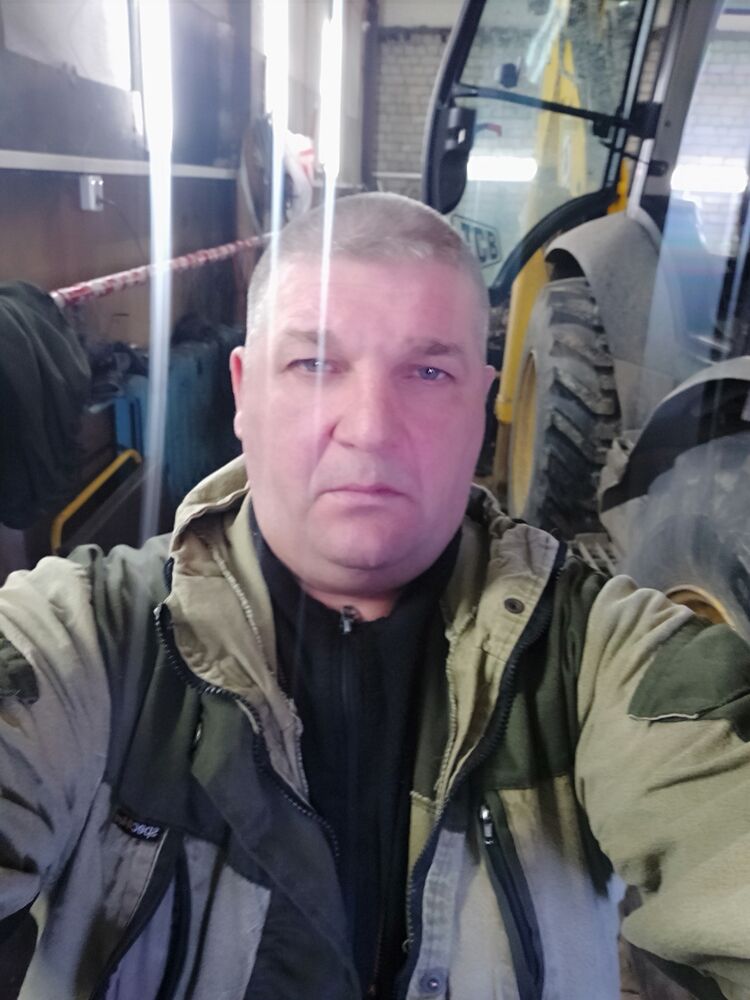  27383475  Vlera, 49 ,    