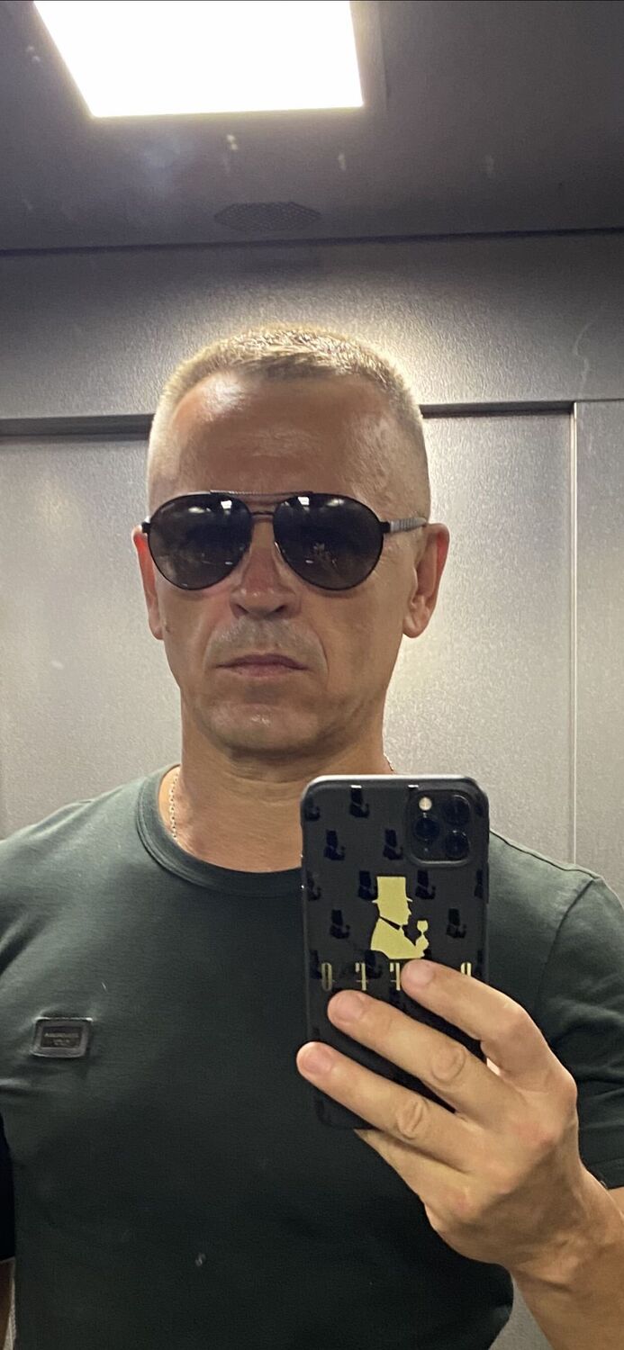  53830835  Anatol, 48 ,    