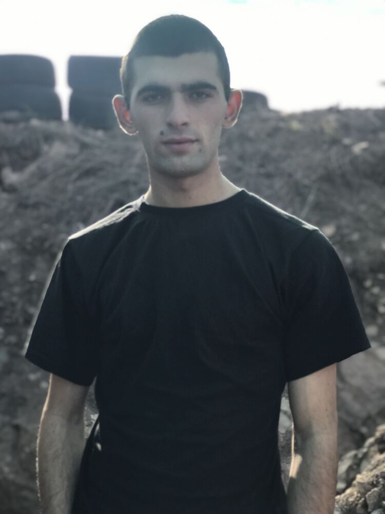  33438305  Vazgen, 25 ,    