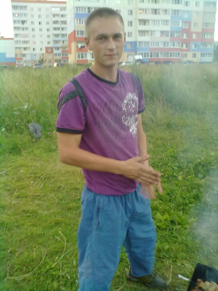  4603845  Viktor, 31 ,     