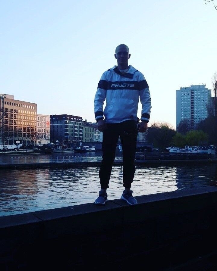  ,   Vlad, 28 ,   
