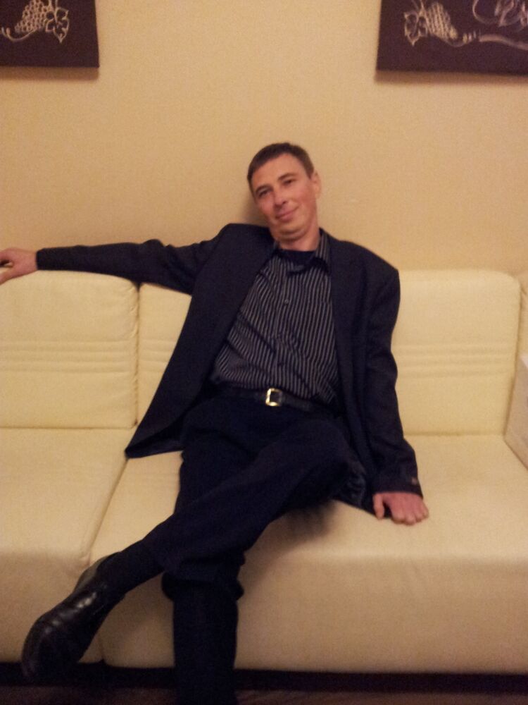  25791845  Viktor, 53 ,    