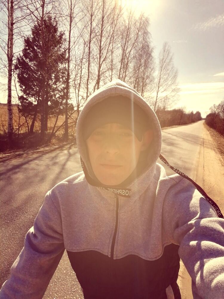  30039315  Konstantin, 31 ,    
