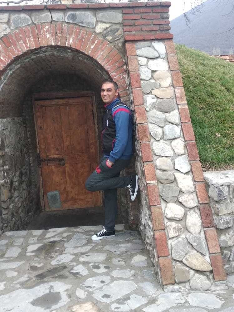  18868155  Elmir, 37 ,    