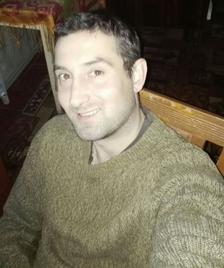  9715725  Petr, 35 ,    