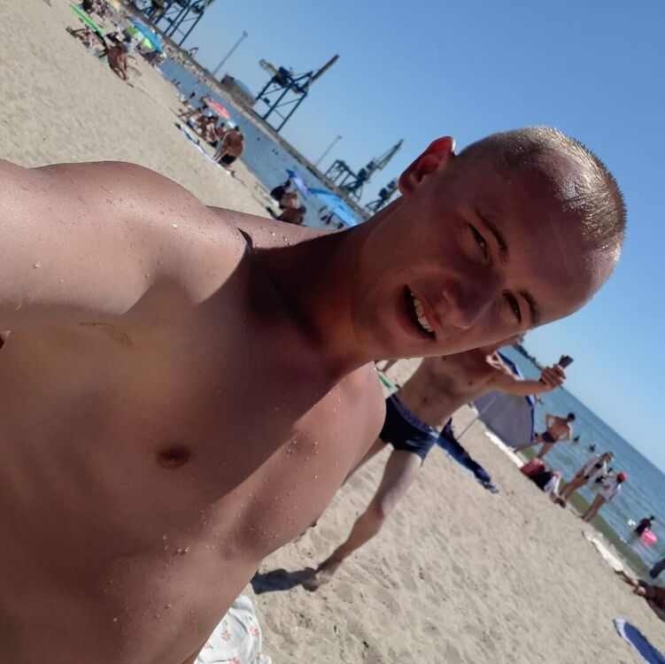  21168395  , 27 ,    