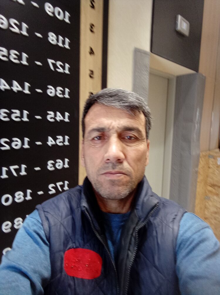  53556365  Alihan, 48 ,    