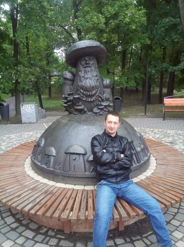  17174705  Maks, 47 ,    