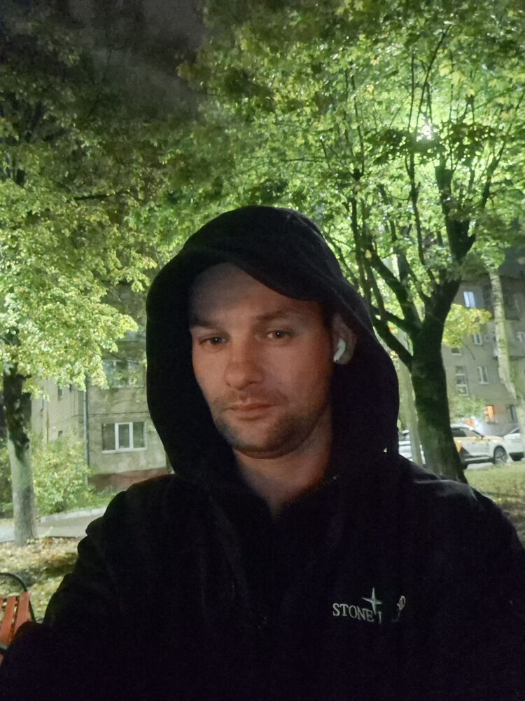  48784165  Roman, 38 ,    