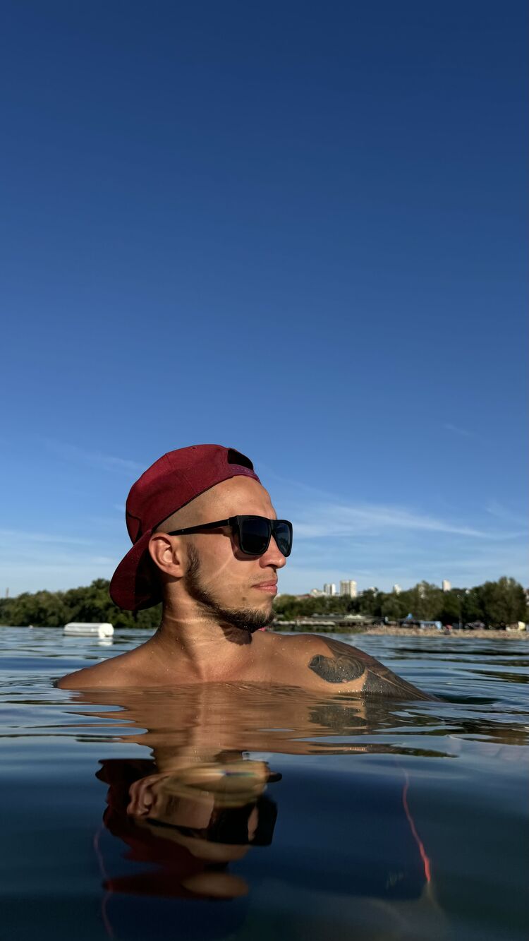  53266105  Aleksej, 30 ,    