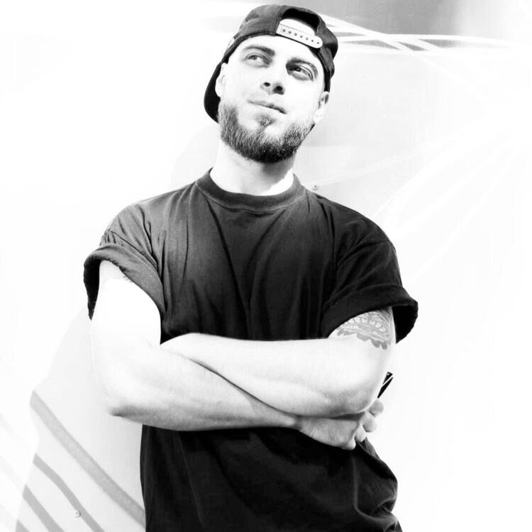  40678835  Sergius, 39 ,    