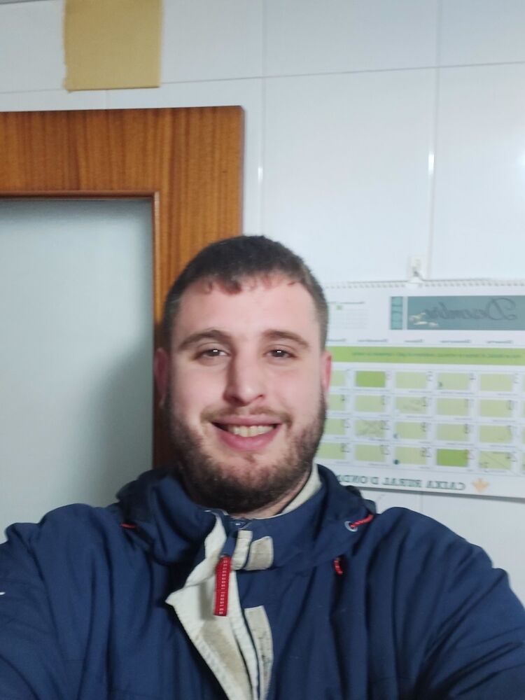  18506365  Adrian, 33 ,    