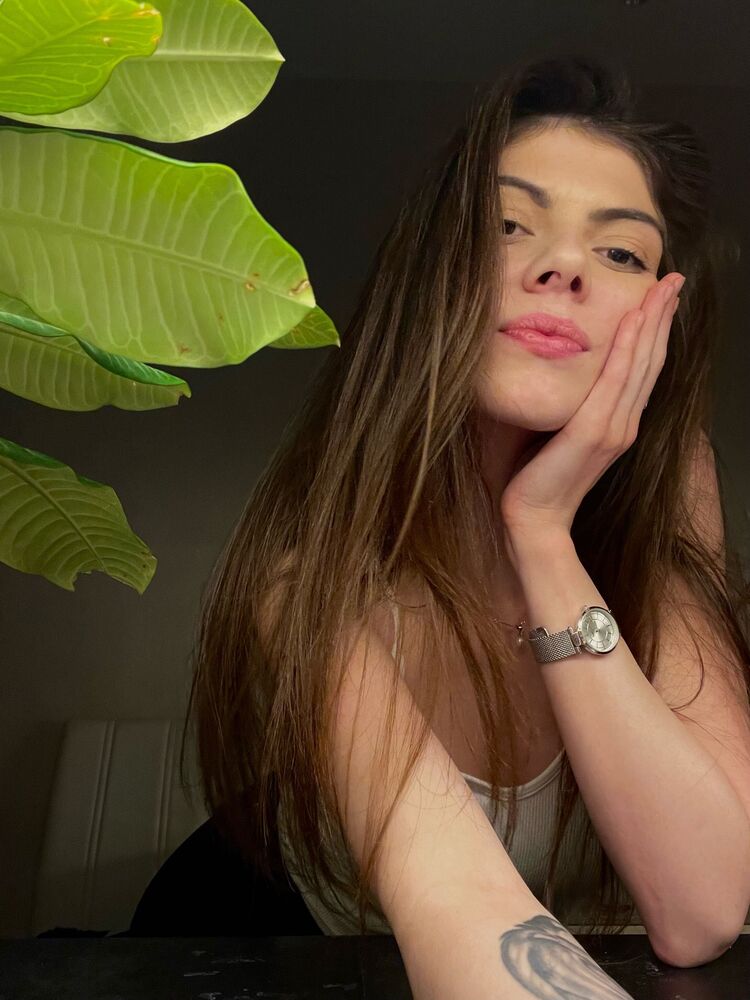  26897185  Yelena, 26 ,    
