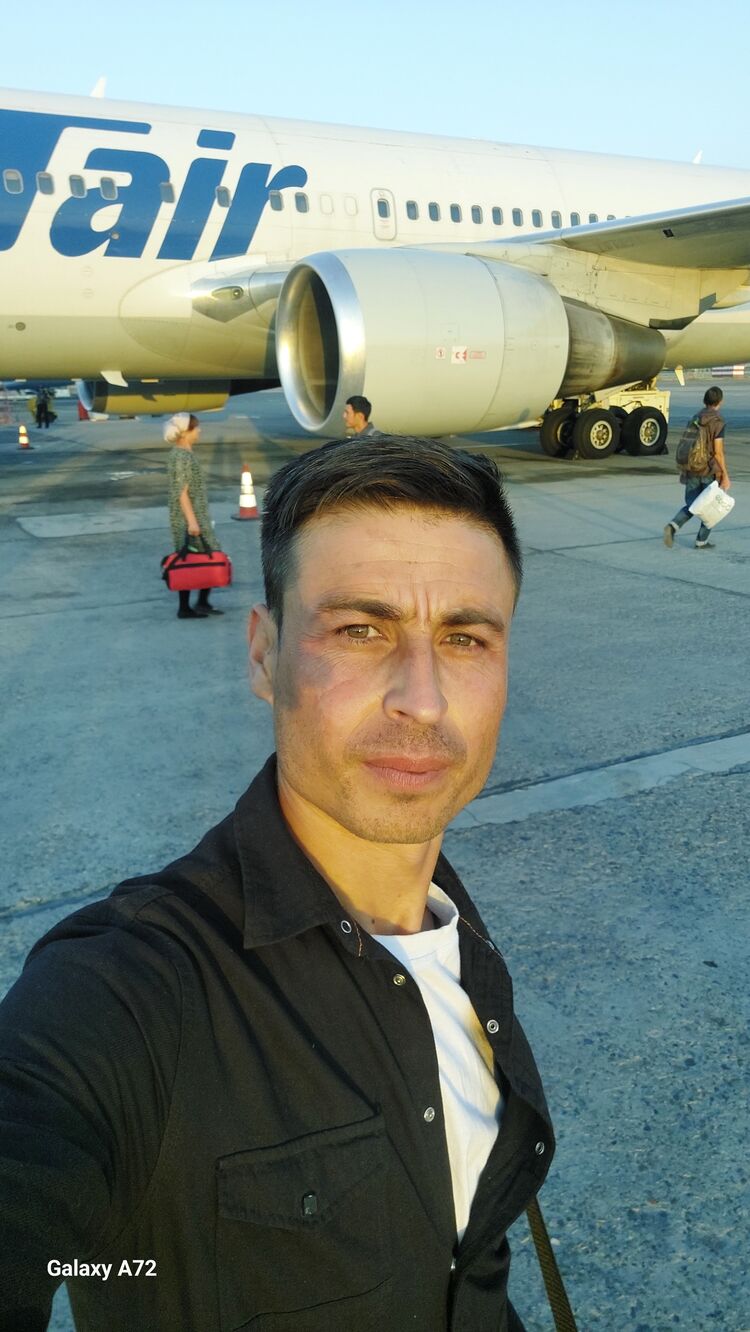  38904785  Farrux, 37 ,    